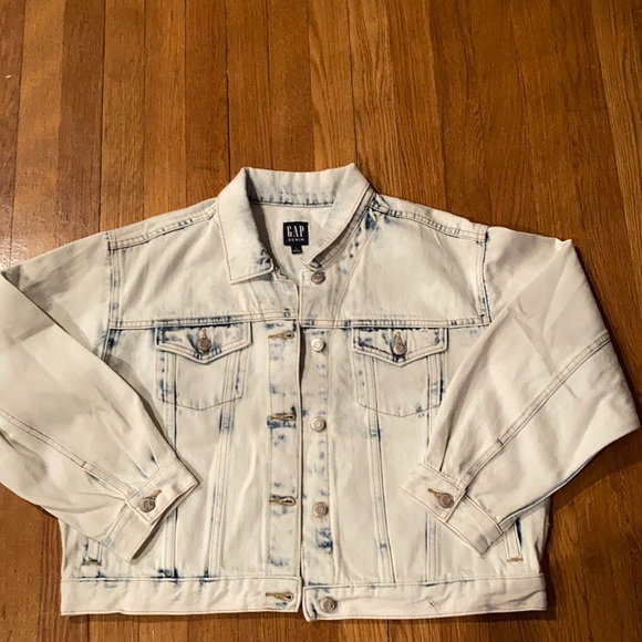 gap light wash denim jacket